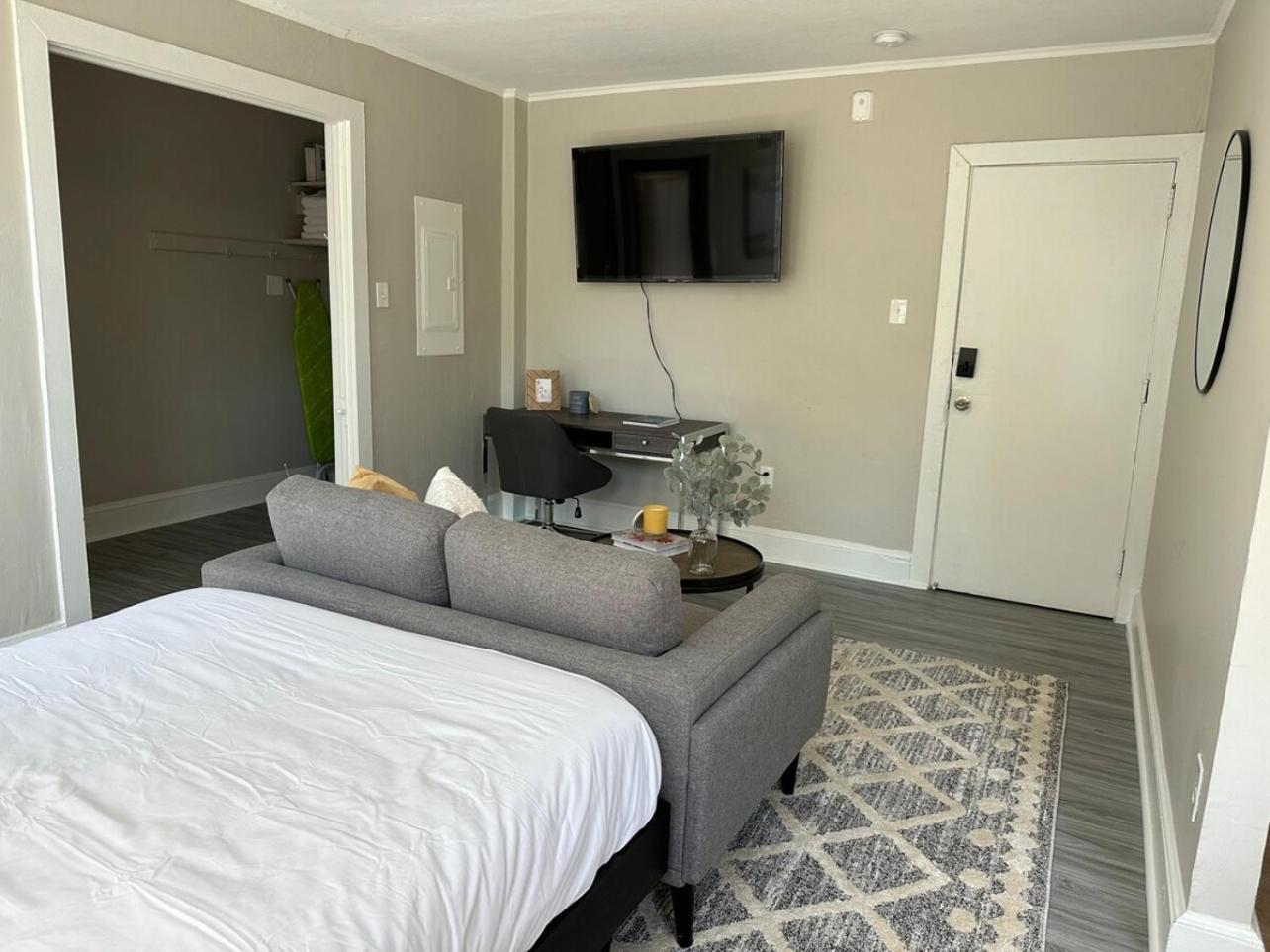 Lennox C301 Peaceful & Perfect Apartment Philadelphia